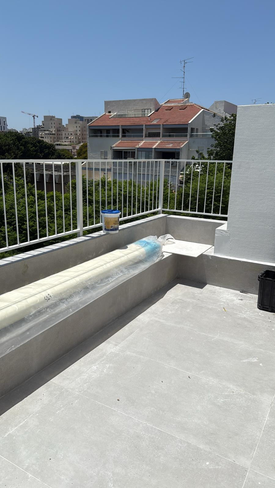 מעקה ומדרגות ברזל מעוצב