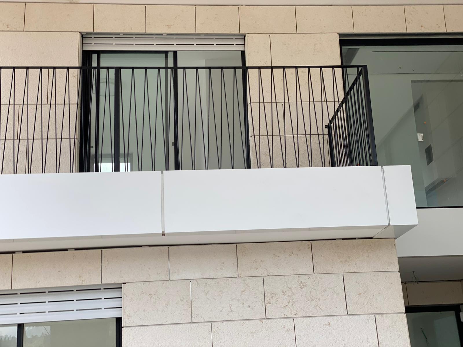 מעקה ומדרגות מברזל