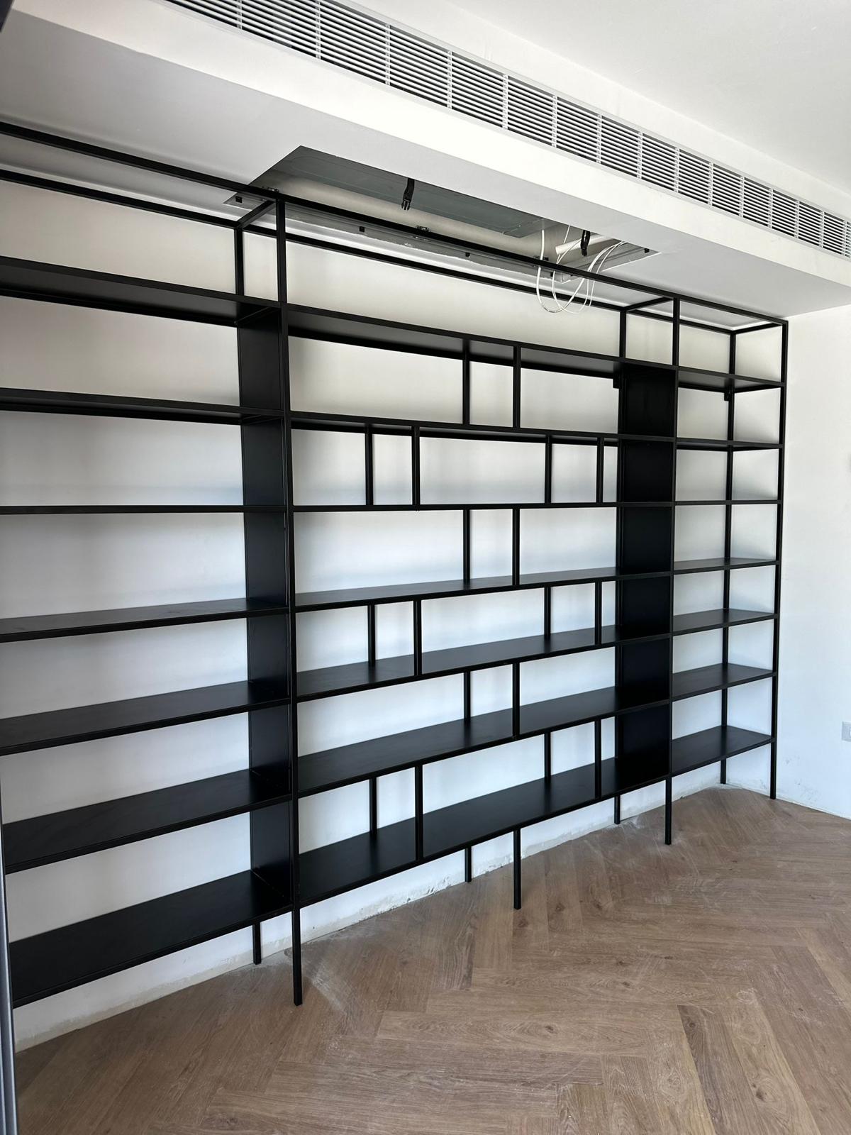 מדף ברזל דקורטיבי