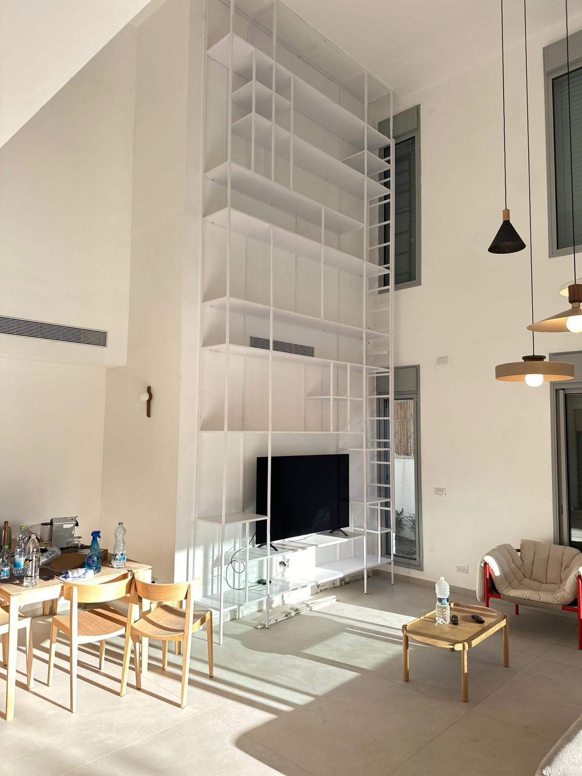 ספרייה מברזל מעוצב