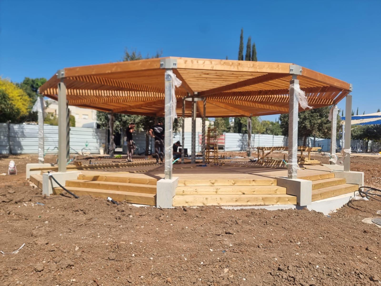 פרגולת ברזל לגינה