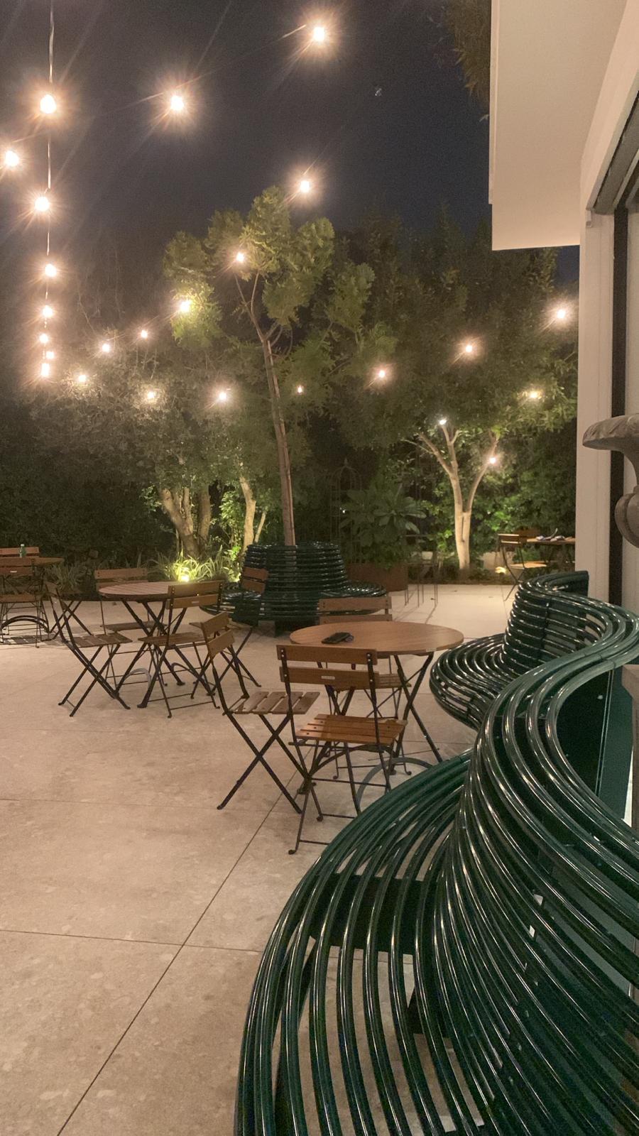 ריהוט חוץ מברזל - אדריכלות נוף