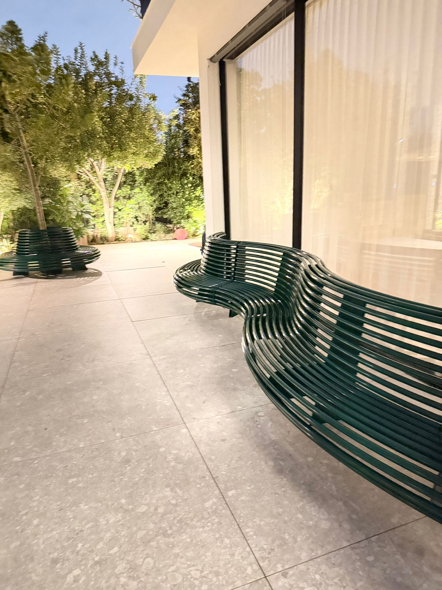 ספסל ברזל מעוצב - אדריכלות נוף